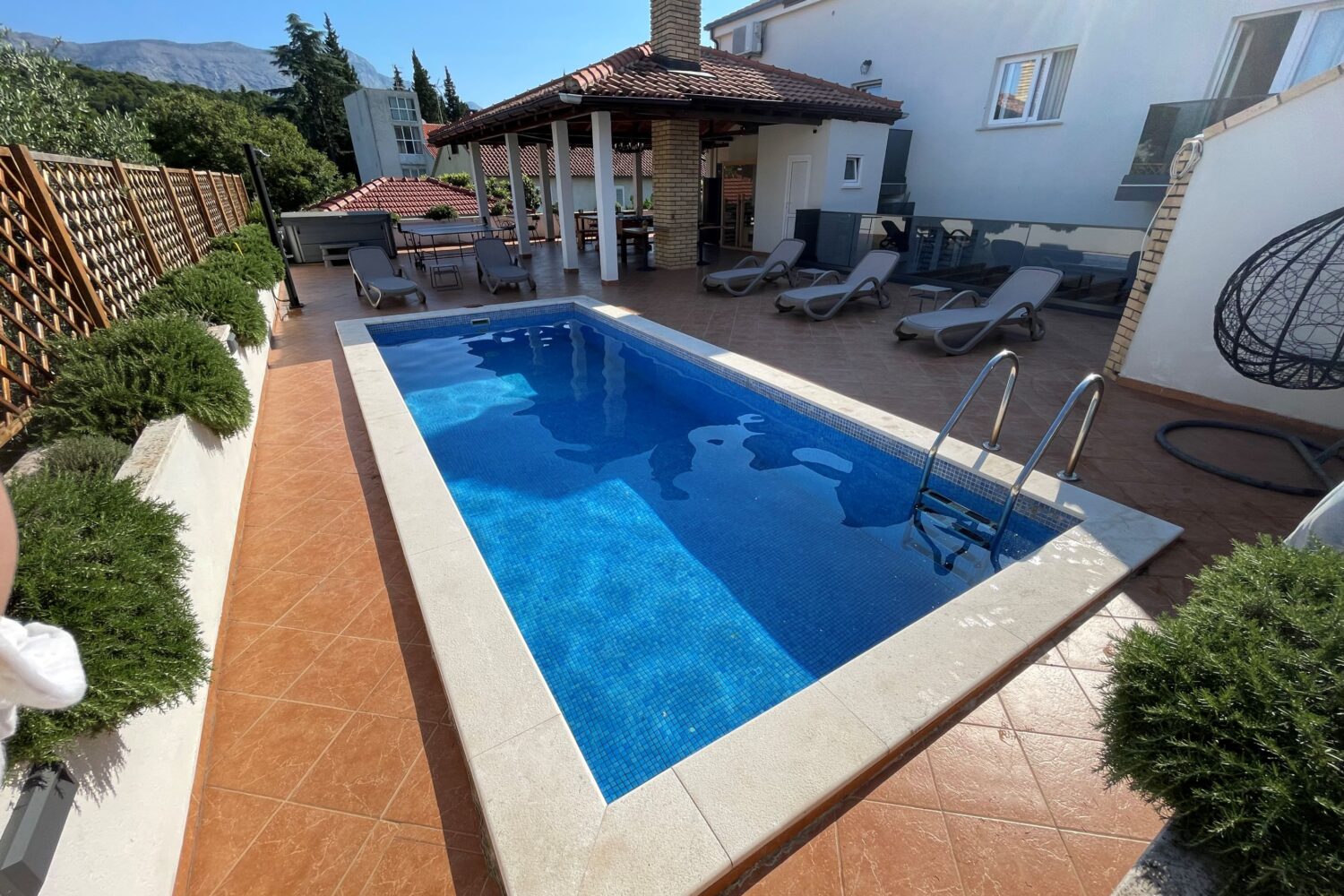 apartment with pool korcula